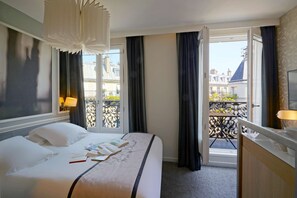 Superior Room, 1 Queen Bed, Non Smoking, Balcony | Minibar, in-room safe, blackout drapes, soundproofing