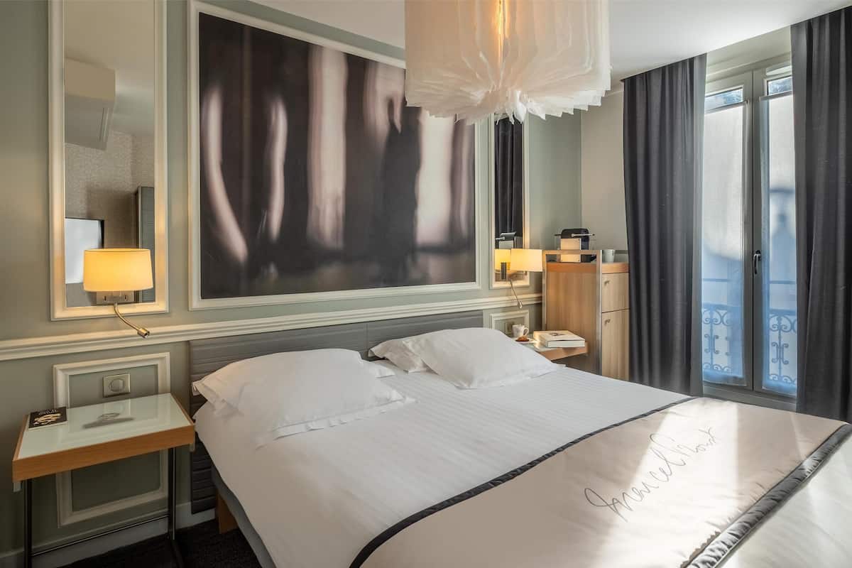 Minibar, in-room safe, blackout drapes, soundproofing
