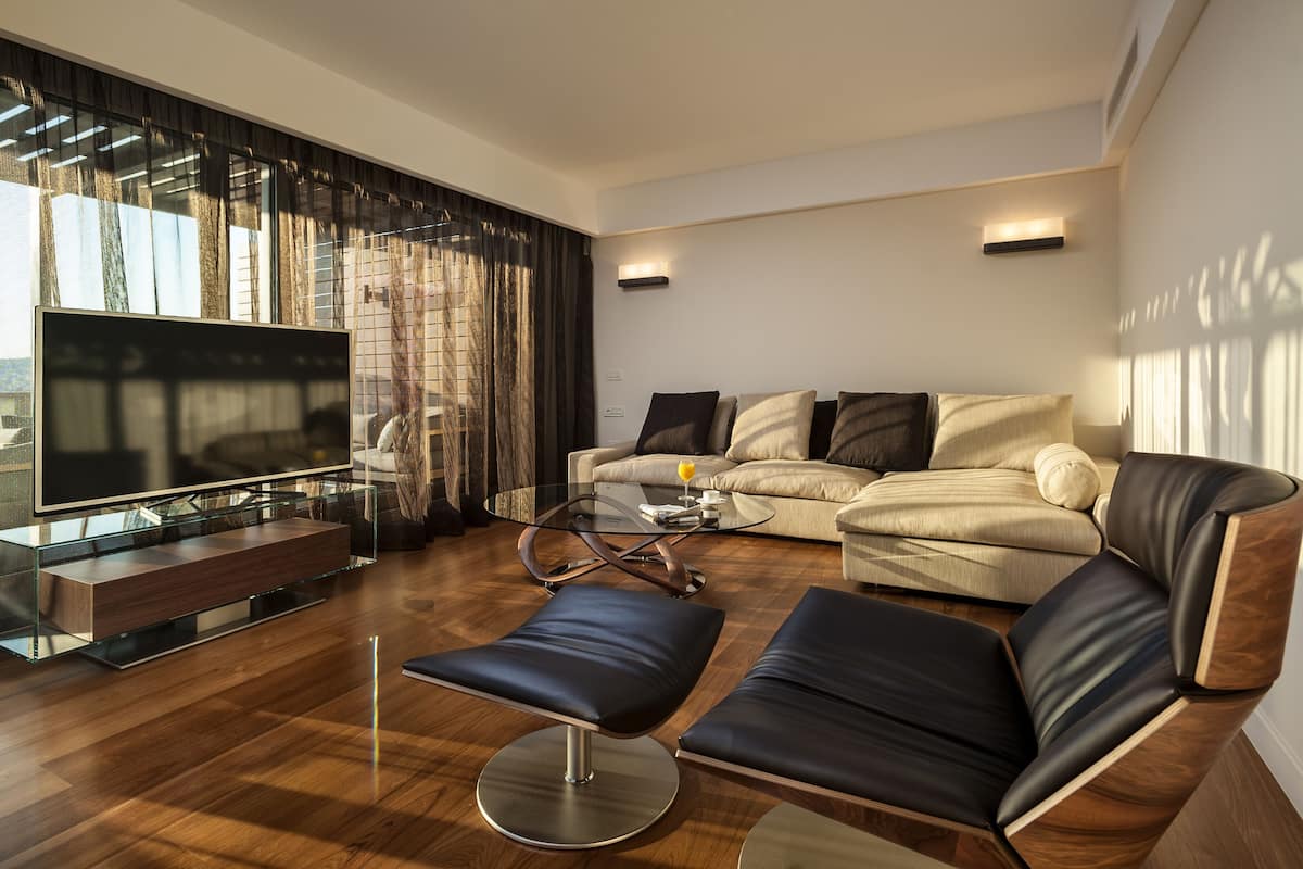 Penthouse (Suite) | Área de sala de estar | Televisión de pantalla plana