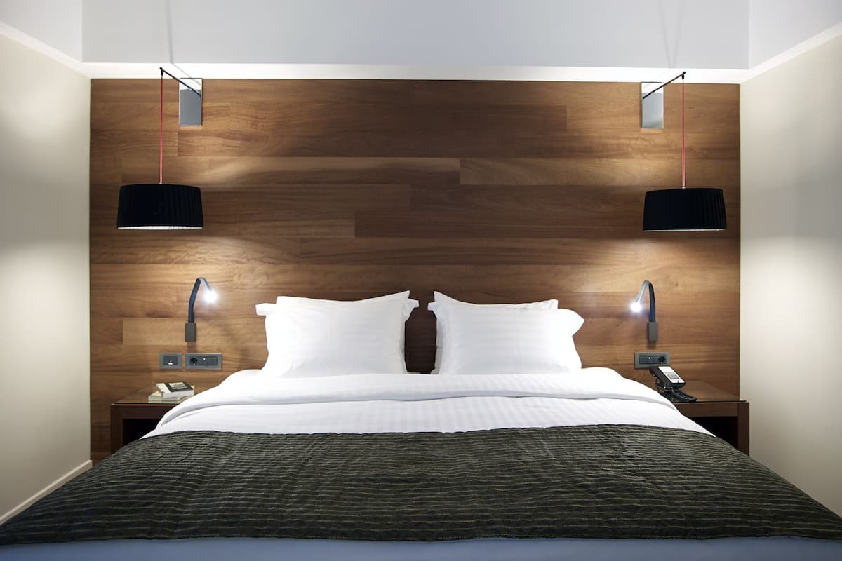 egyptian cotton sheets, premium bedding, down duvets, pillow-top beds