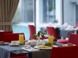 Free daily buffet breakfast 