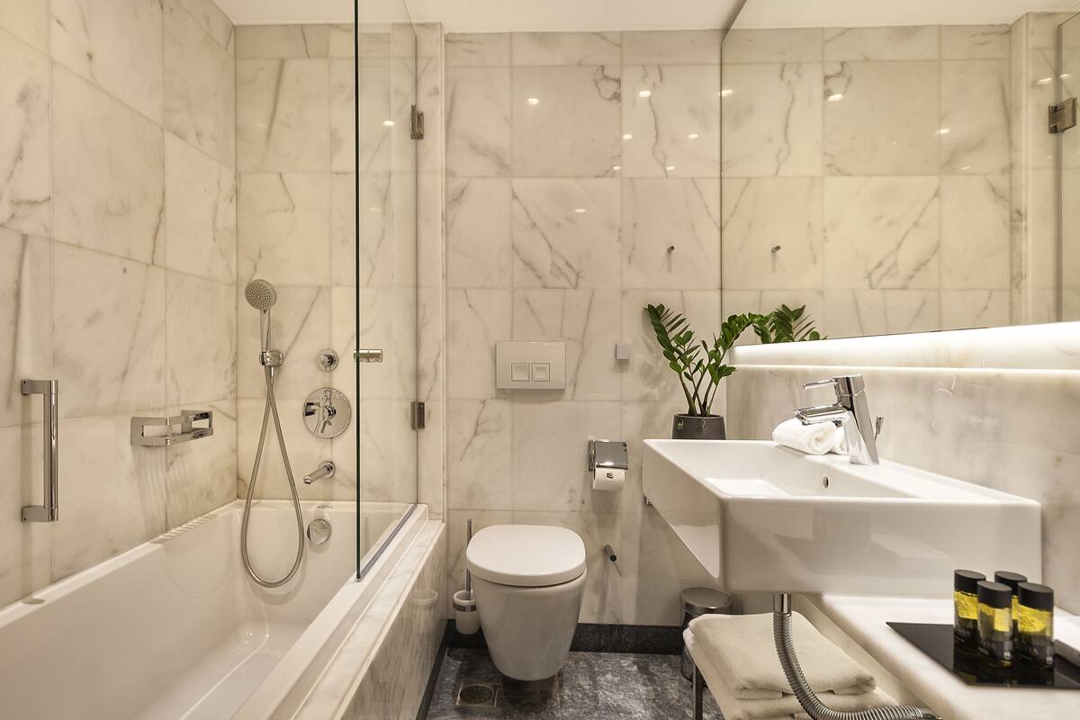 standard room | bathroom | rainfall showerhead, free toiletries, hair dryer, slippers