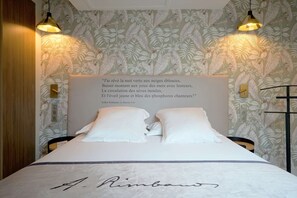 Junior Suite, 1 Queen Bed, Non Smoking (with Sofabed) | Premium bedding, in-room safe, desk, soundproofing