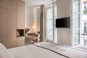 Premium bedding, in-room safe, desk, soundproofing - Hôtel Littéraire Arthur Rimbaud, BW Signature Collection (Paris)