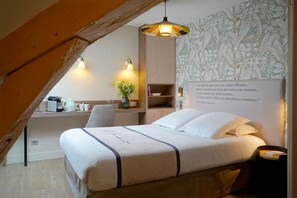 Comfort Room, 1 Queen Bed, Non Smoking | Premium bedding, in-room safe, desk, soundproofing