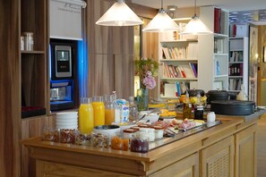 Daily buffet breakfast for a fee - Hôtel Littéraire Arthur Rimbaud, BW Signature Collection (Paris)