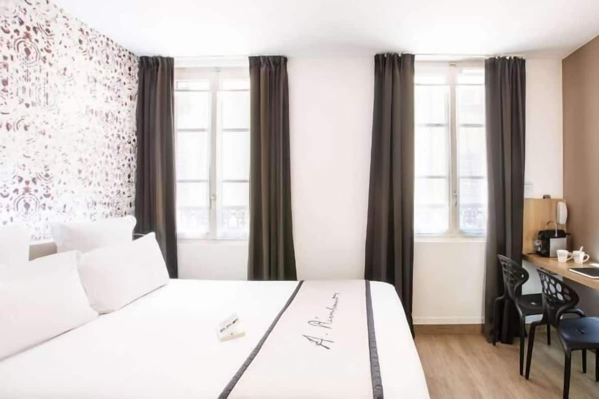 Premium bedding, in-room safe, desk, soundproofing