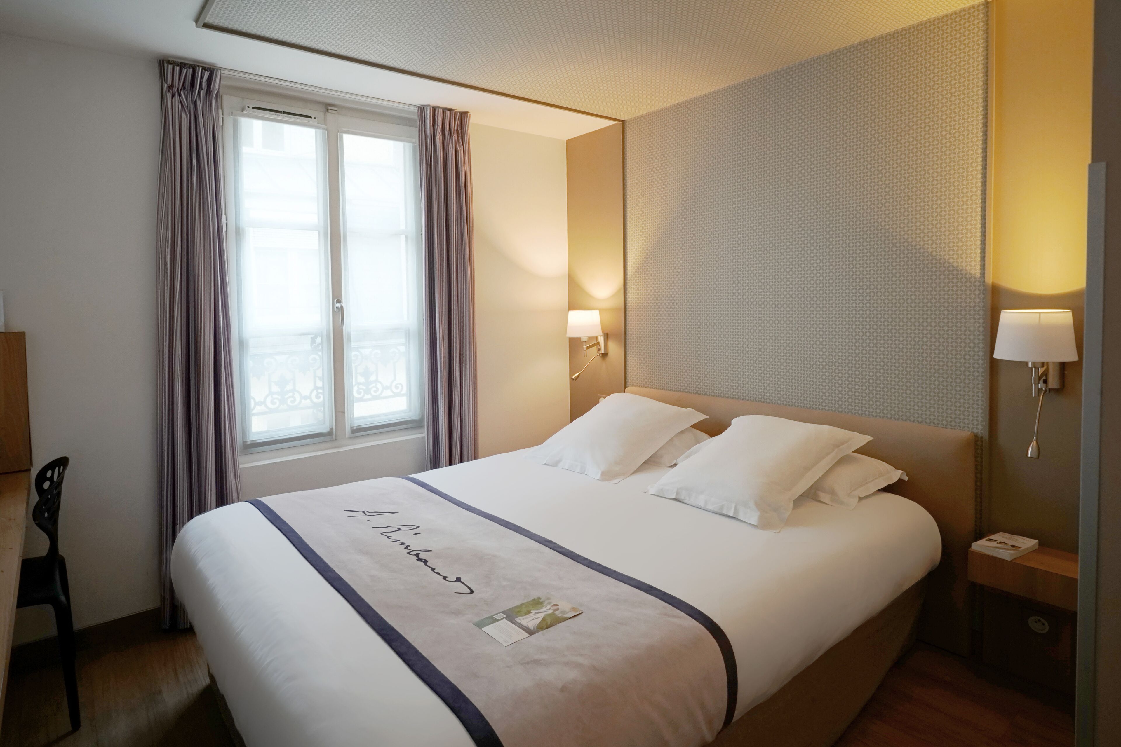 Rom – classic, 1 queensize-seng, ikke-røyk | Sengetøy av topp kvalitet, safe på rommet, skrivebord og lydisolert