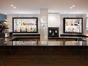 Bar (on property) - Hotel Cezanne (Cannes)