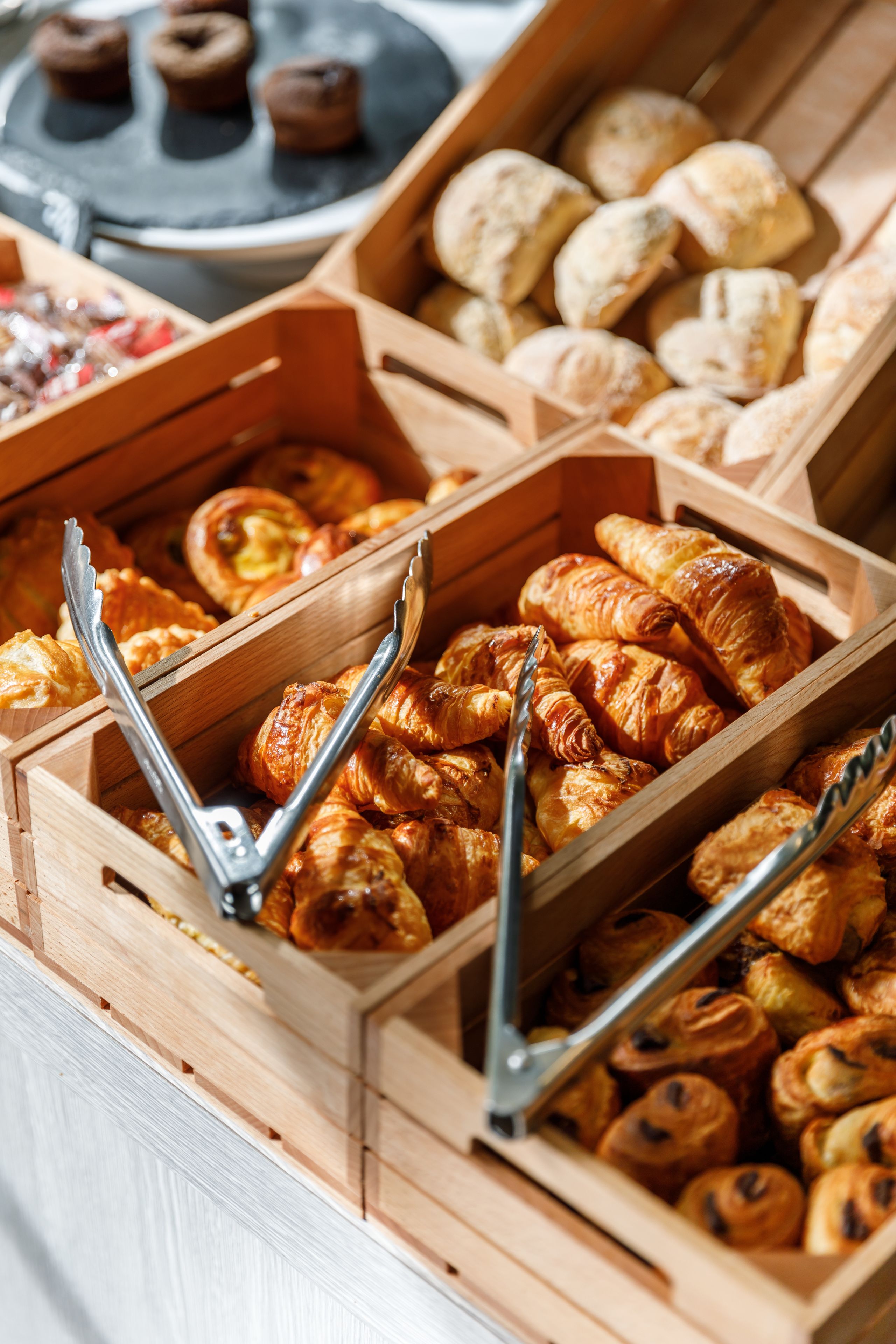 daily buffet breakfast (eur 20 per person)