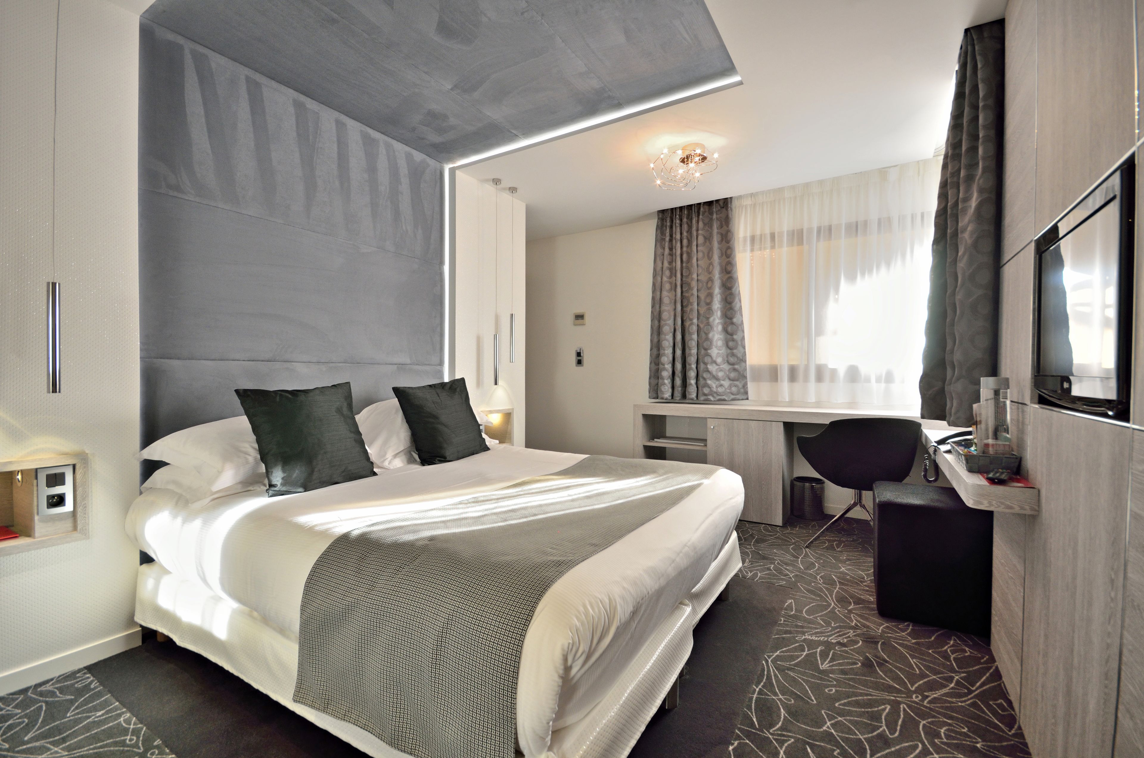 Minibar, in-room safe, individually decorated, individually furnished