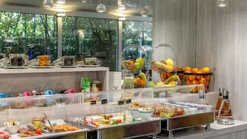 Desayuno buffet (EUR 20 por persona)
