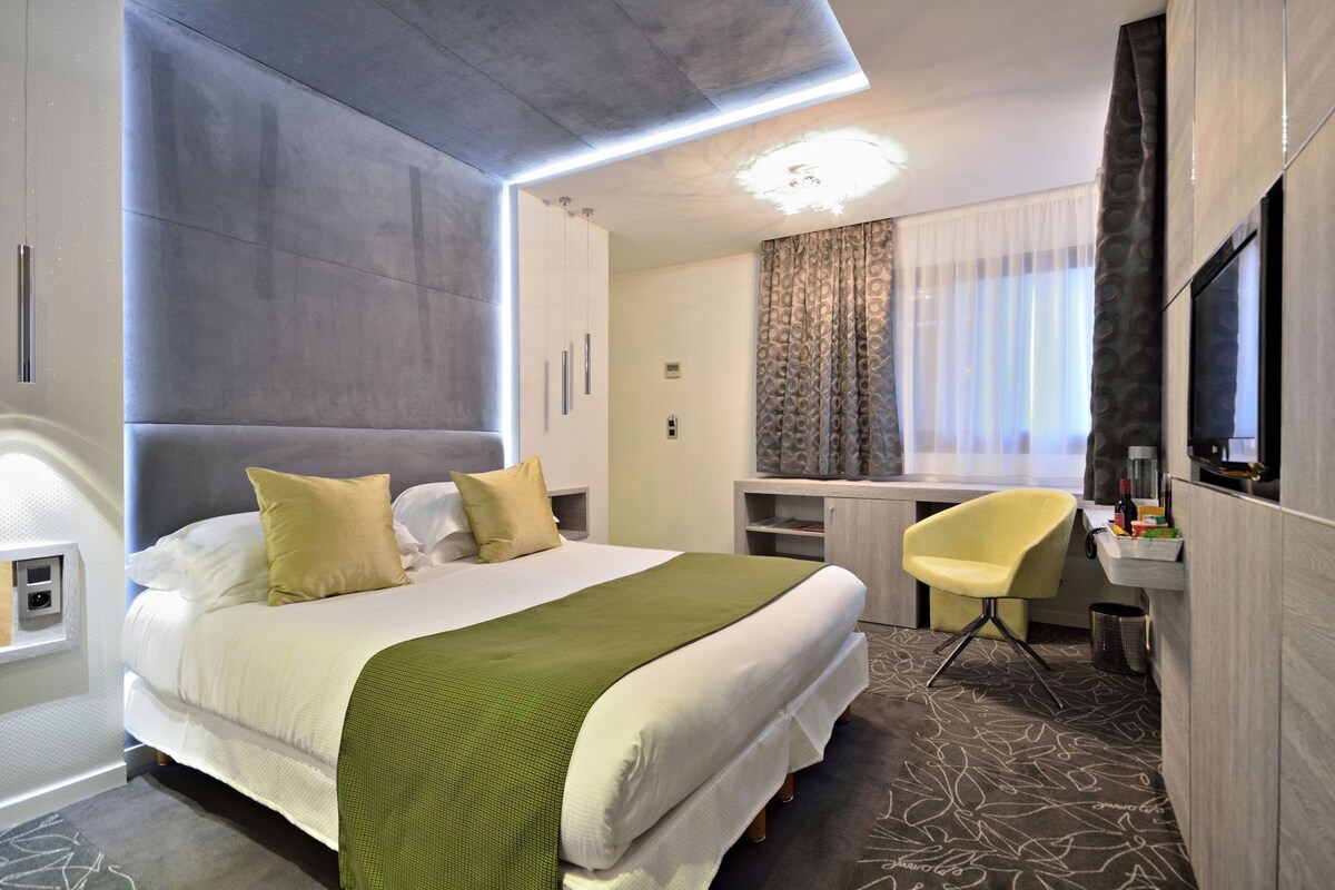 Minibar, in-room safe, desk, soundproofing