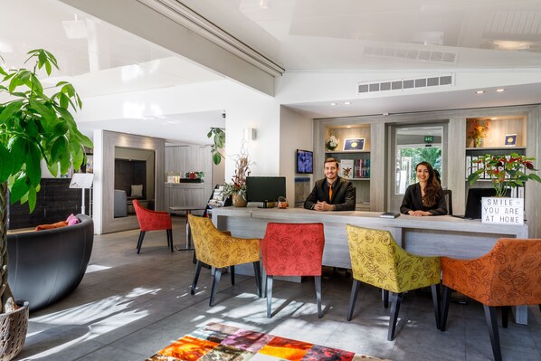 Reception - Hotel Cezanne (Cannes)