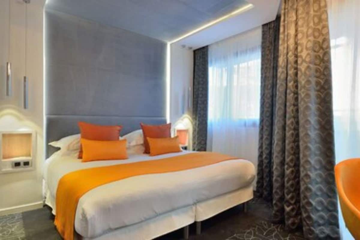 Minibar, coffres-forts dans les chambres, décoration personnalisée