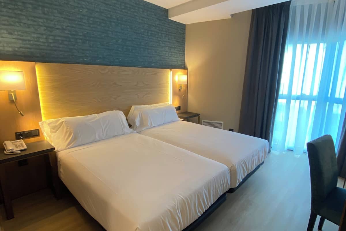 Standard Double Room, 1 Bedroom | Premium bedding, minibar, in-room safe, desk
