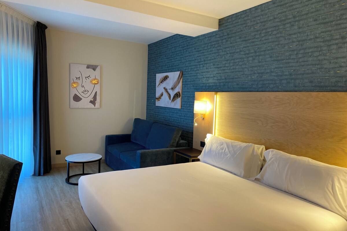 Premium bedding, minibar, in-room safe, desk