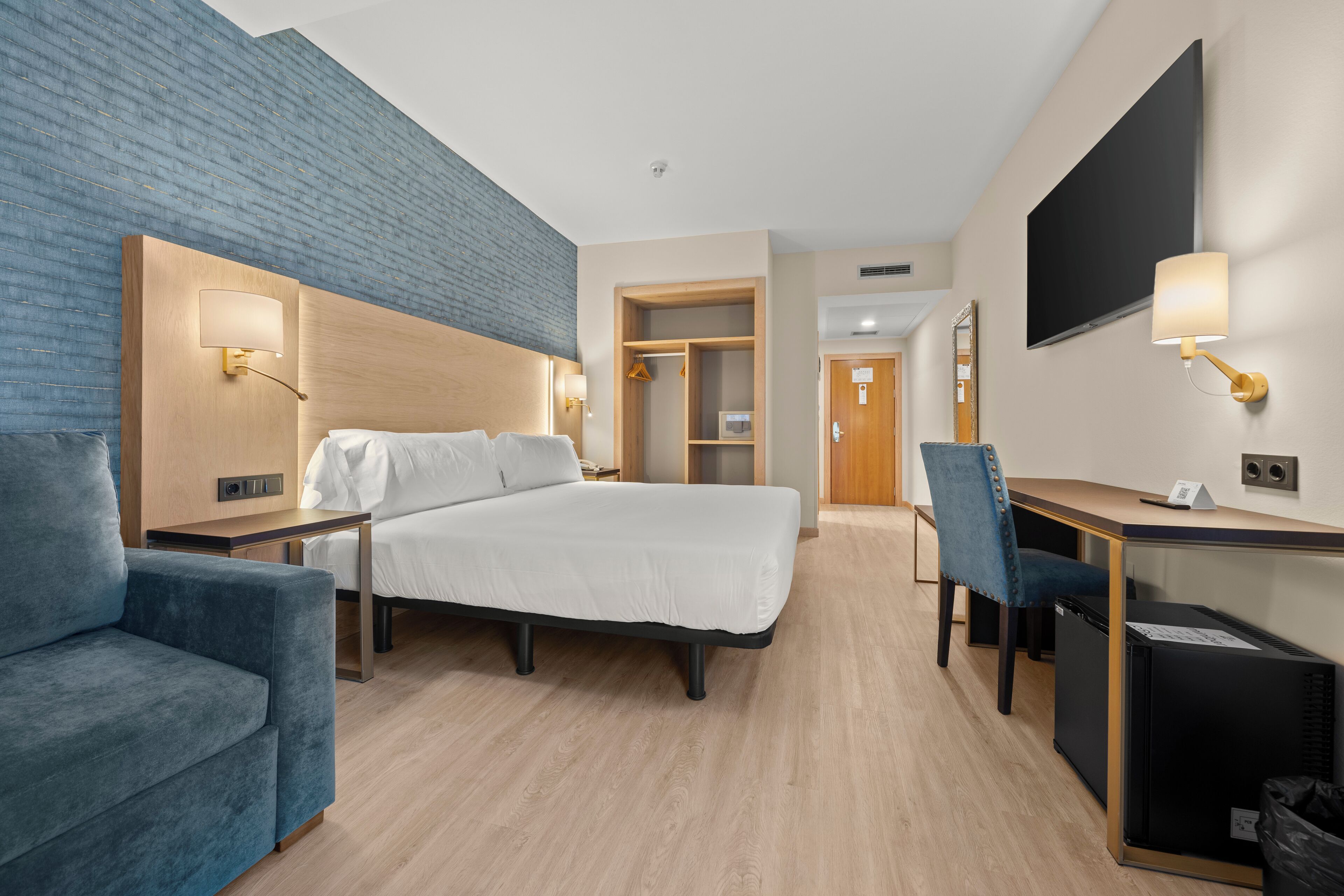 Double Room (With Extra Bed) | Premium bedding, minibar, in-room safe, desk