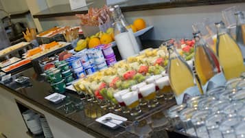Buffet breakfast for a fee on weekdays