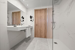 Bathtub, deep soaking tub, hair dryer, bidet