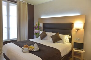 Phòng đôi (Extra bed) | 3 phòng ngủ, minibar, két bảo mật tại phòng, phòng cách âm 