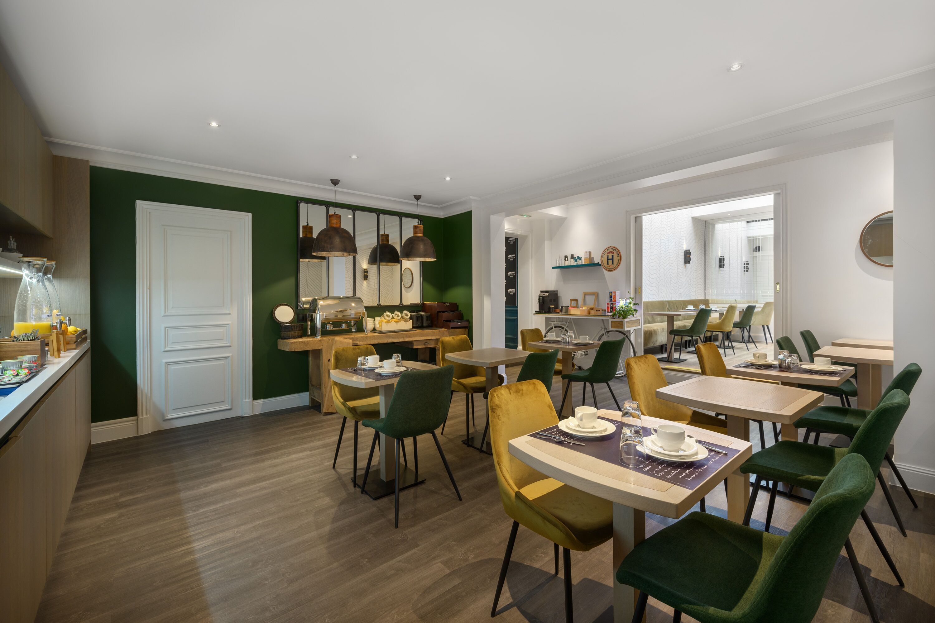 매일 뷔페 아침 식사(1인당 EUR 17)