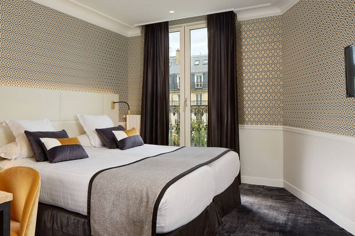 Premium bedding, pillowtop beds, in-room safe, desk