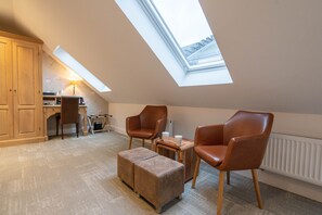 Family Room (max 5 persons) | Desk, laptop workspace, iron/ironing board, free WiFi - Hotel du Theatre (Bruges)