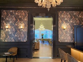 Café da manhã com buffet todos os dias mediante uma taxa