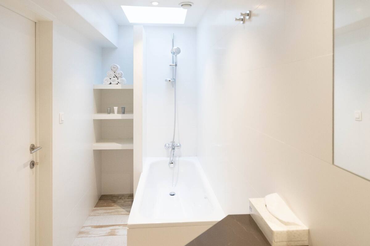 family cottage | bathroom | free toiletries, hair dryer, towels