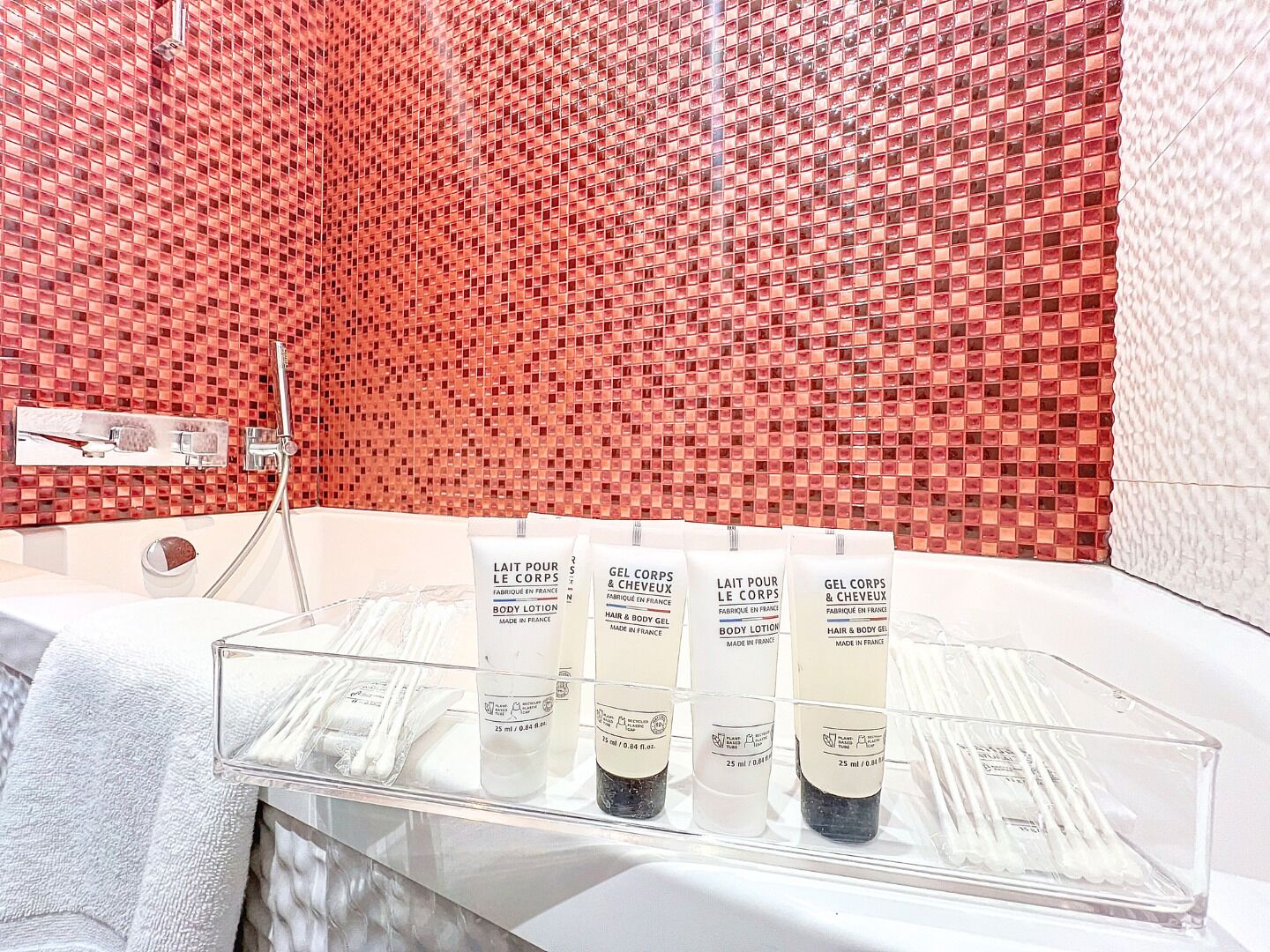 family room, 1 king bed, non smoking (twin bed on request) | bathroom | combined shower/bathtub, designer toiletries, hair dryer, slippers