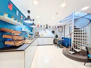Päivittäinen buffetaamiainen (16 EUR per henkilö)