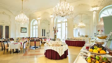 Morgenmadsbuffet hver dag (24 EUR pr. person)