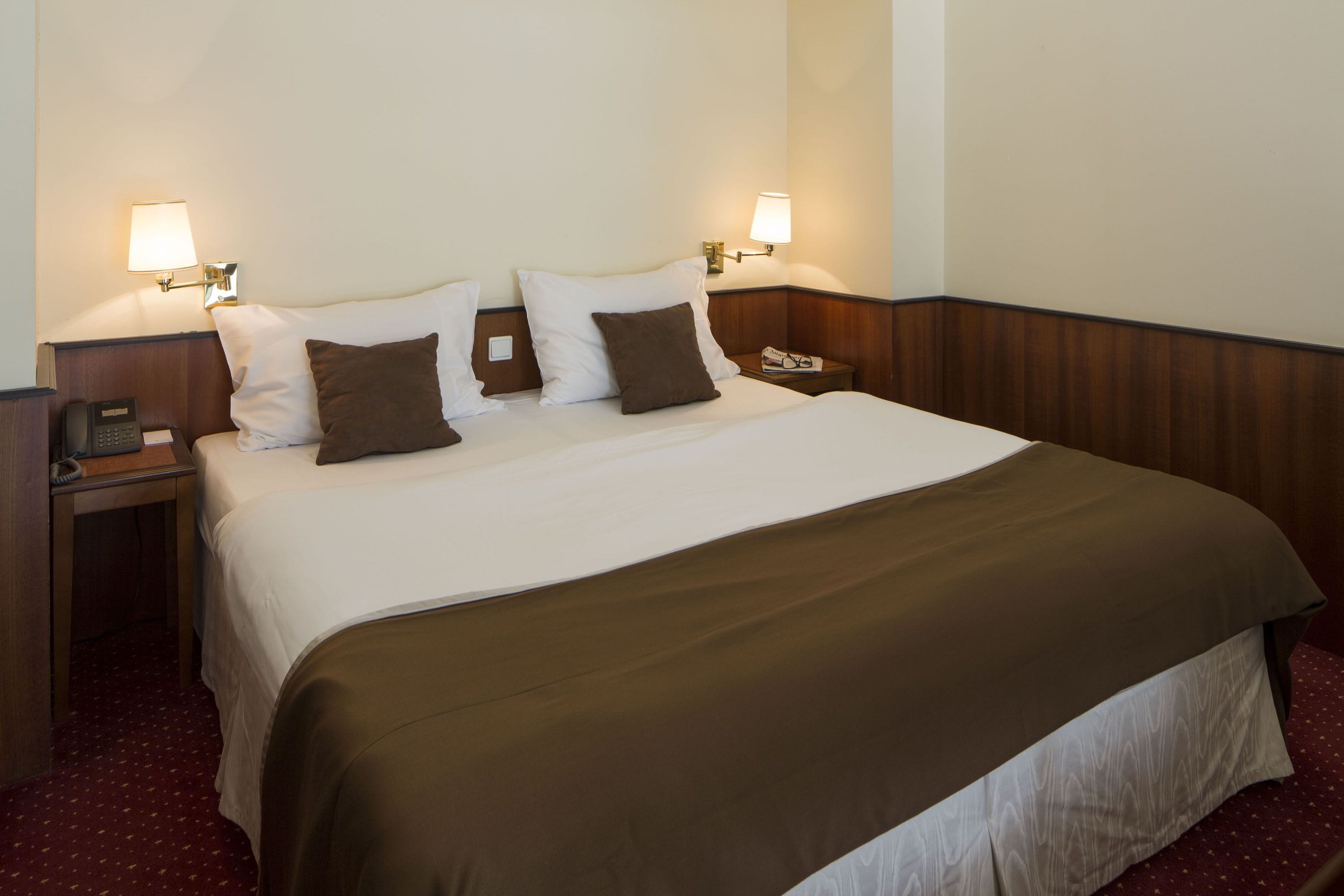 classic room | 1 bedroom, minibar, in-room safe, desk