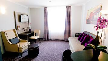 Apartment, 1 Bedroom | Living area | 32-inch LCD TV with cable channels, TV