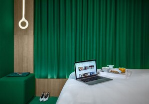 Premium bedding, in-room safe, desk, soundproofing - Hotel Odyssey (Paris)