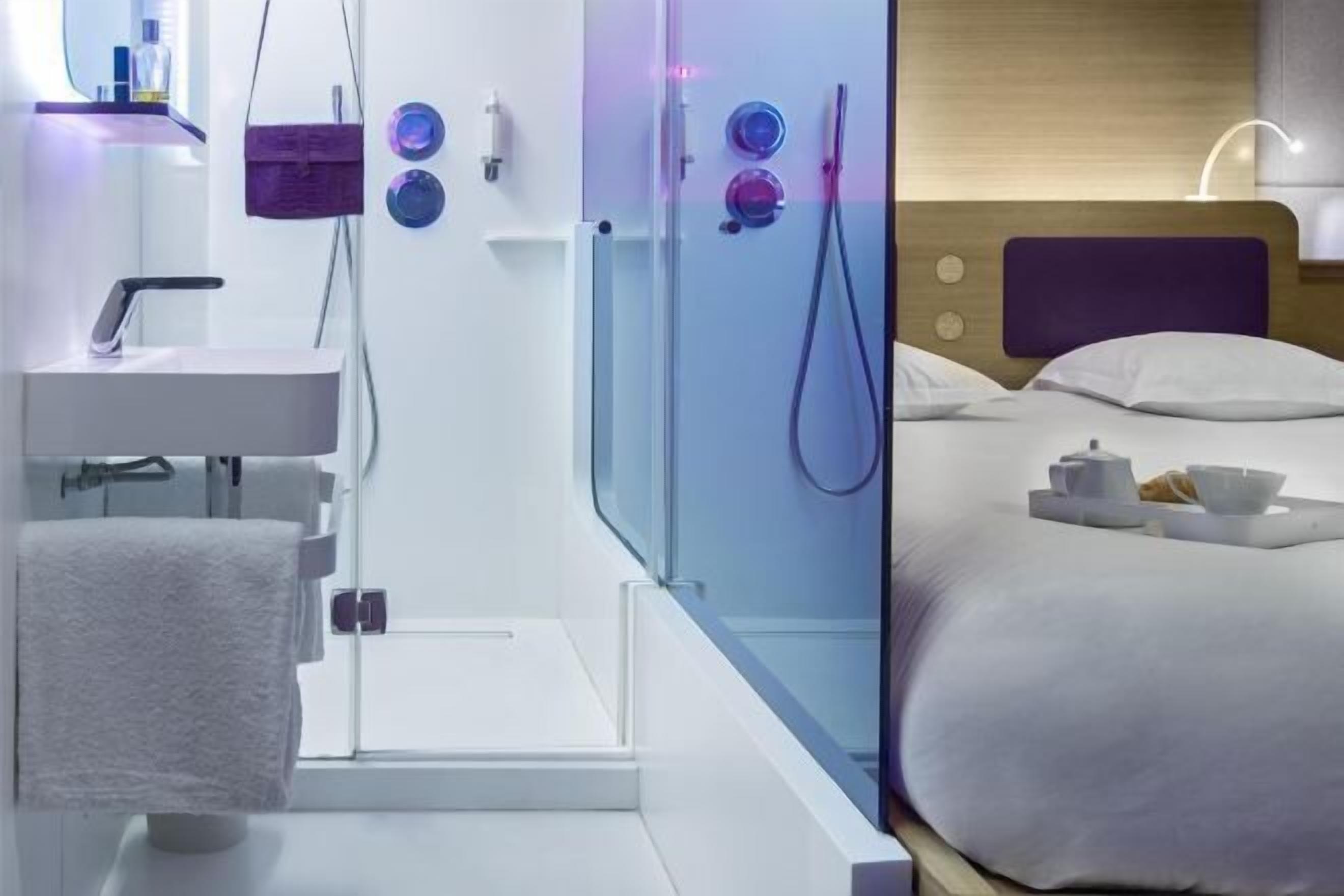 Roupas de cama premium, cofres nos quartos, escrivaninha