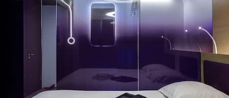 Kamar Double Superior (Odyssey) | Seprai premium, brankas, meja kerja, dan kedap suara