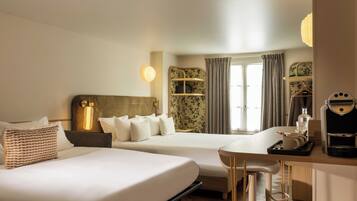 أغطية فراش متميزة وخزنة داخل الغرفة وطراز فريد لكل وحدة