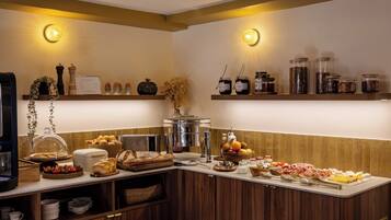 Petit déjeuner continental servi tous les jours en supplément
