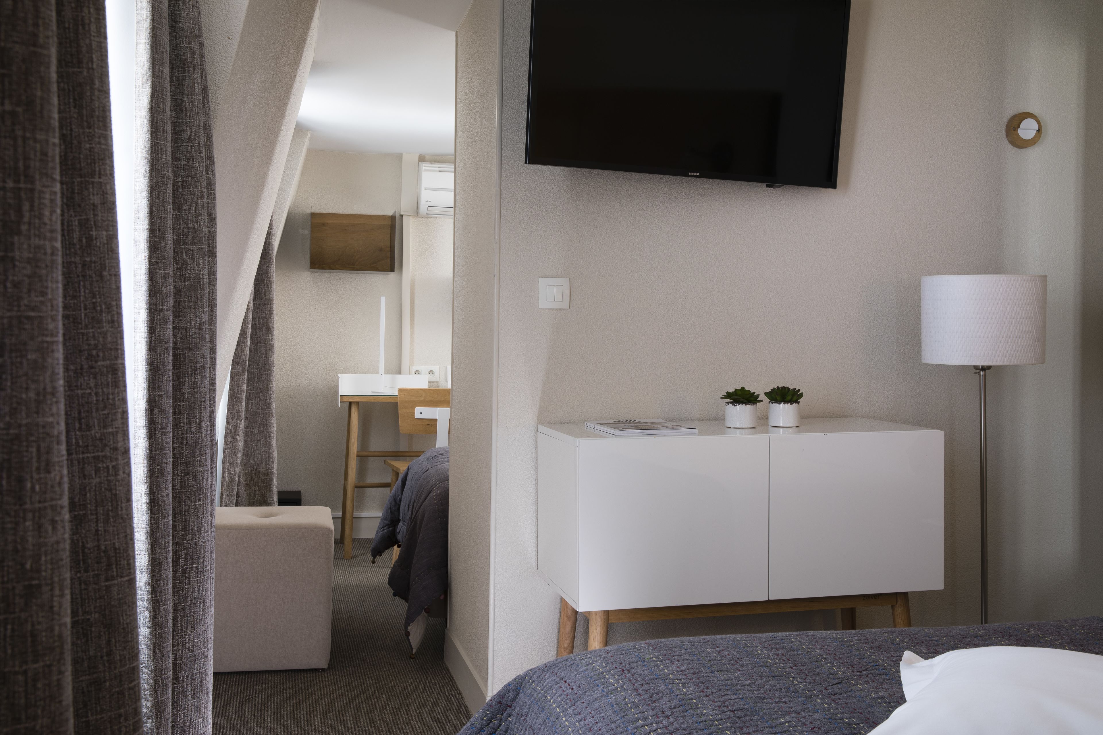cosy triple room  | premium bedding, in-room safe, individually furnished