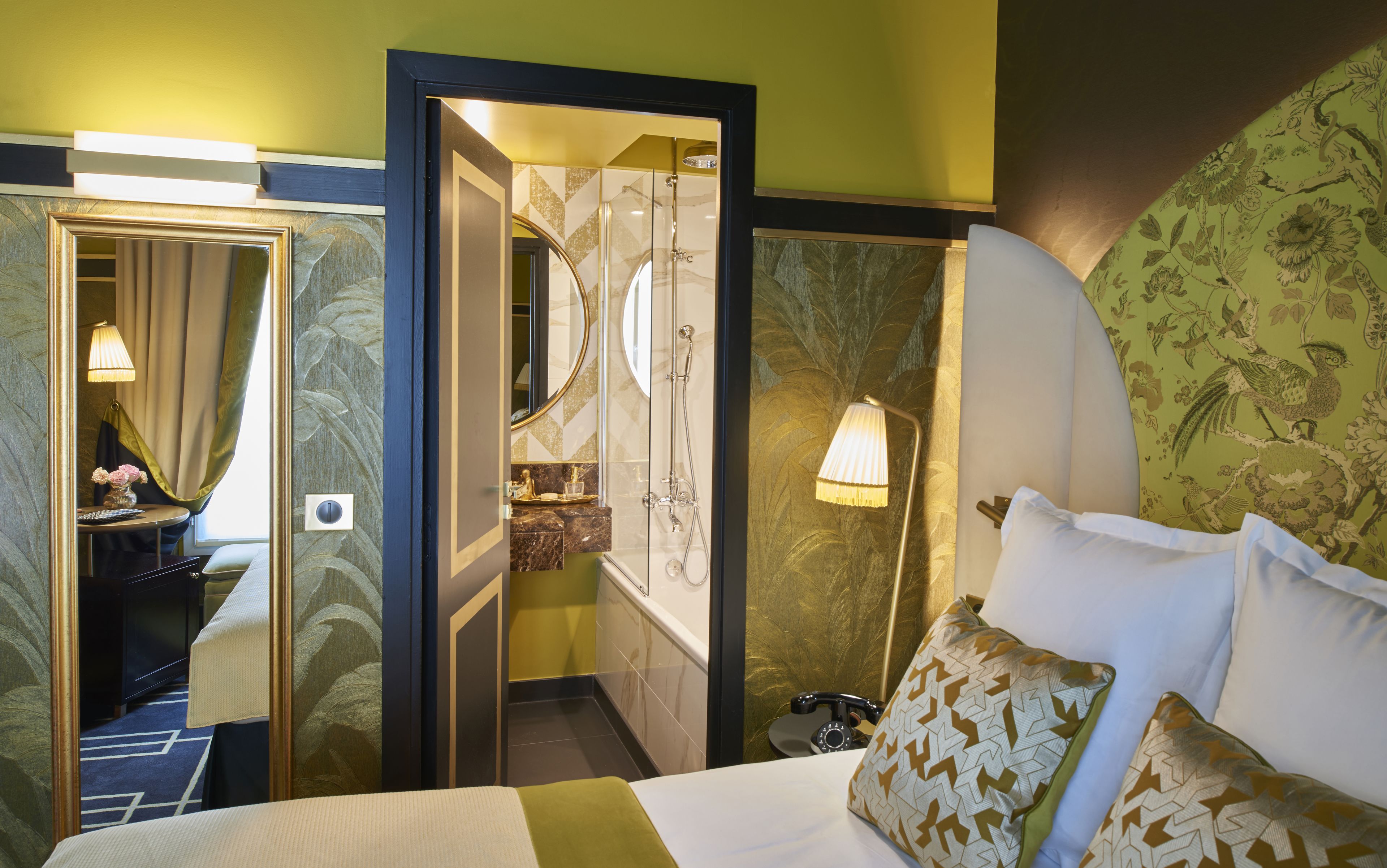 classic double room | 1 bedroom, minibar, in-room safe, desk