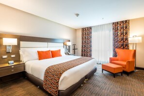 奢华套房 | 羽绒被、迷你吧、客房内保险箱、办公桌