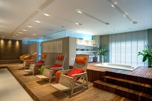 Salas de tratamientos para parejas, sauna, bañera de hidromasaje 