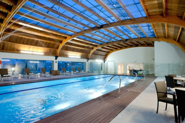 Indoor pool, pool loungers