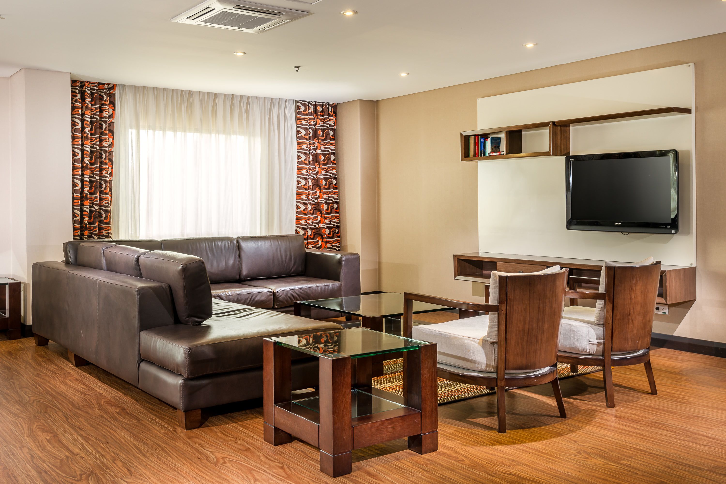 Luxury Suite | Living area | 32-inch LCD TV with satellite channels, TV