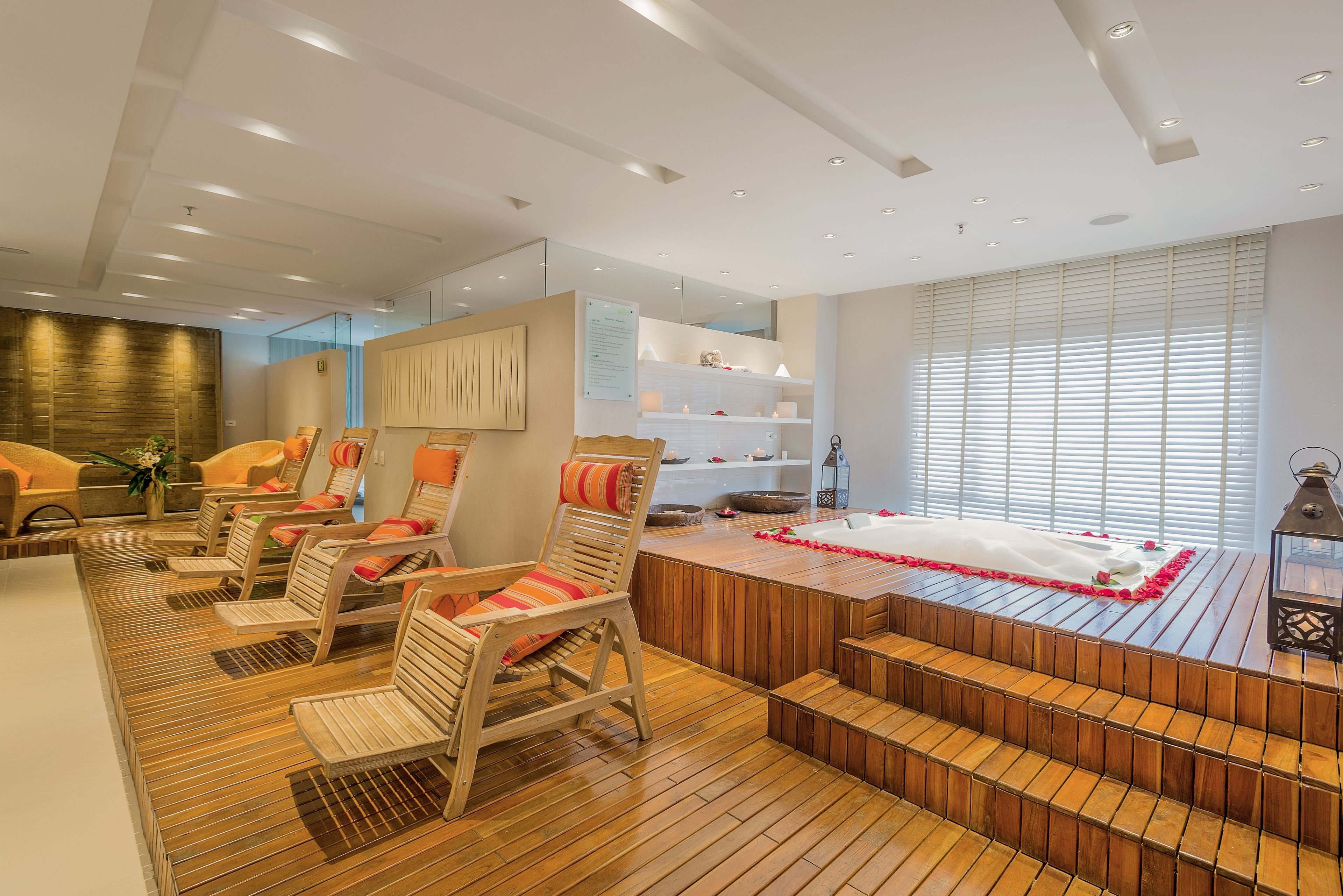 couples treatment room(s), sauna, hot tub, steam room