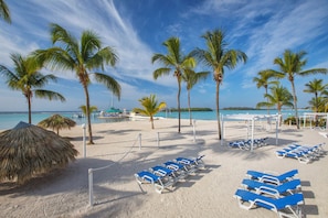A beach with palm trees, clear skies, and blue water. - Whala!boca Chica (Boca Chica)