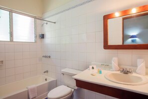 A bathroom with a bathtub, toilet, sink, and a mirror. - Whala!boca Chica (Boca Chica)