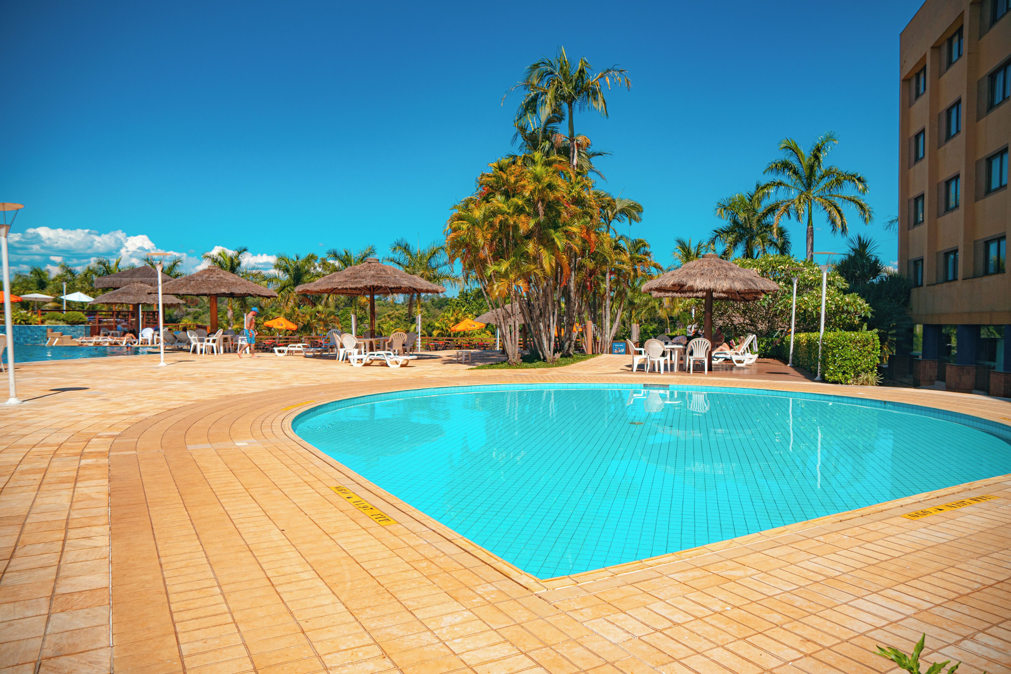 4 piscinas externas, espreguiçadeiras